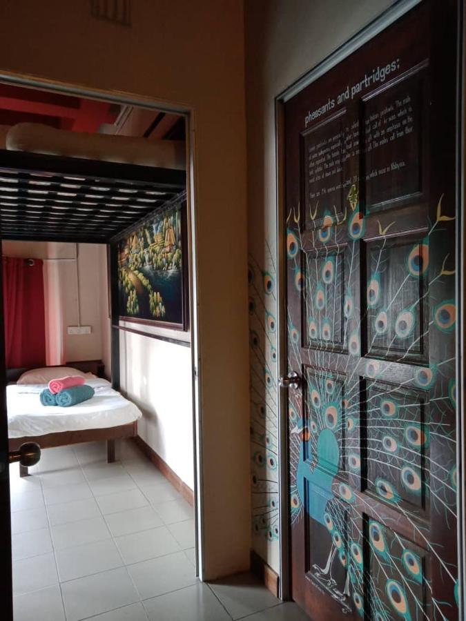 Birdnest Guesthouse, Gaia Rooftop Cafe Куала Лумпур Екстериор снимка