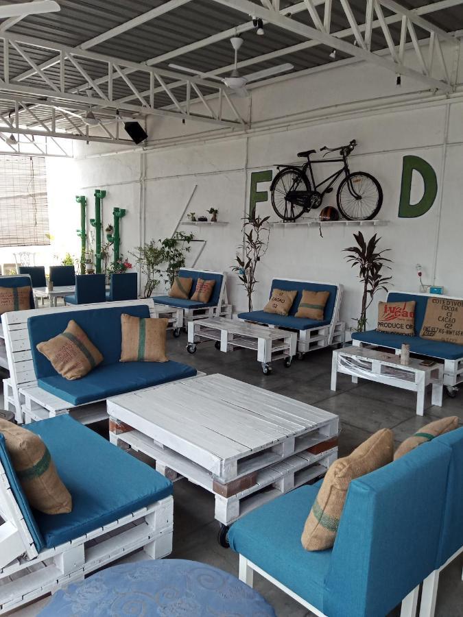 Birdnest Guesthouse, Gaia Rooftop Cafe Куала Лумпур Екстериор снимка