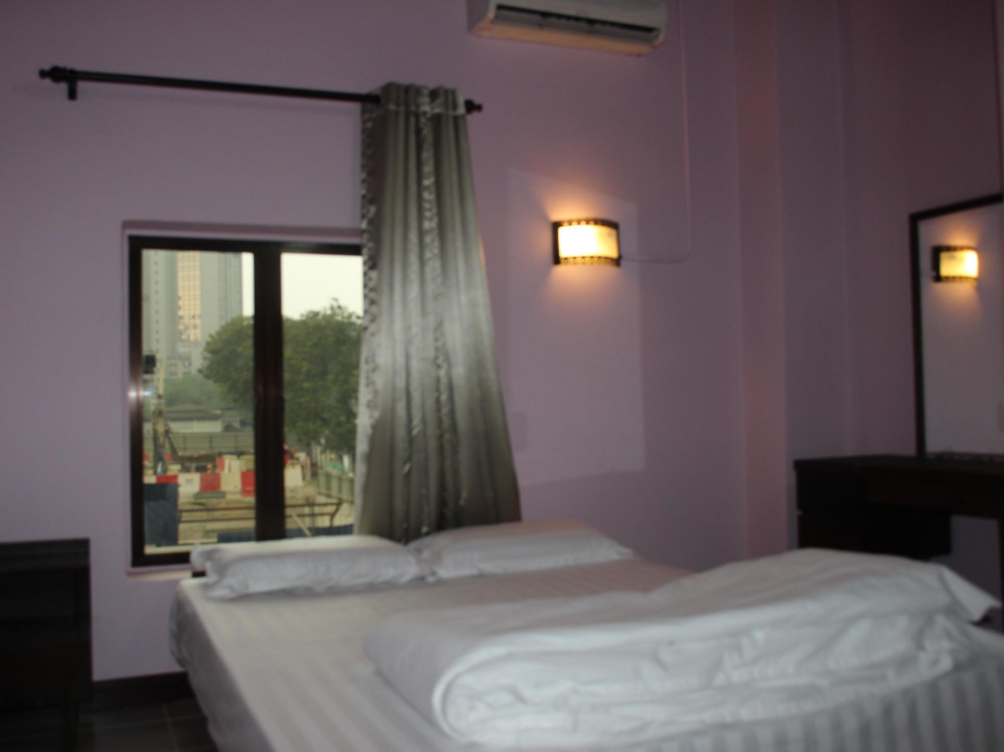 Birdnest Guesthouse, Gaia Rooftop Cafe Куала Лумпур Екстериор снимка