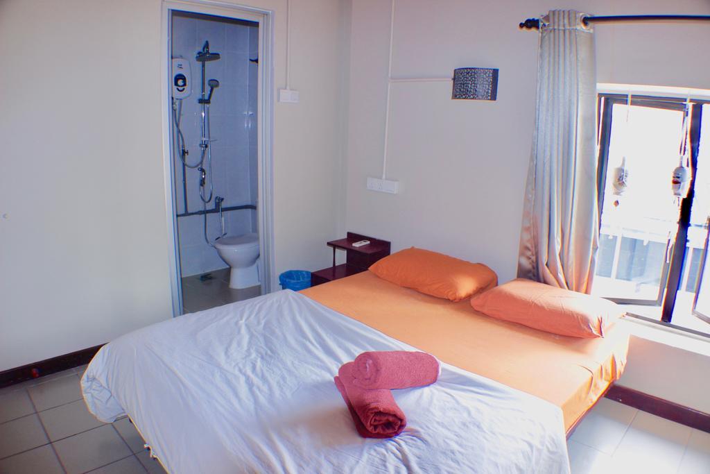 Birdnest Guesthouse, Gaia Rooftop Cafe Куала Лумпур Екстериор снимка