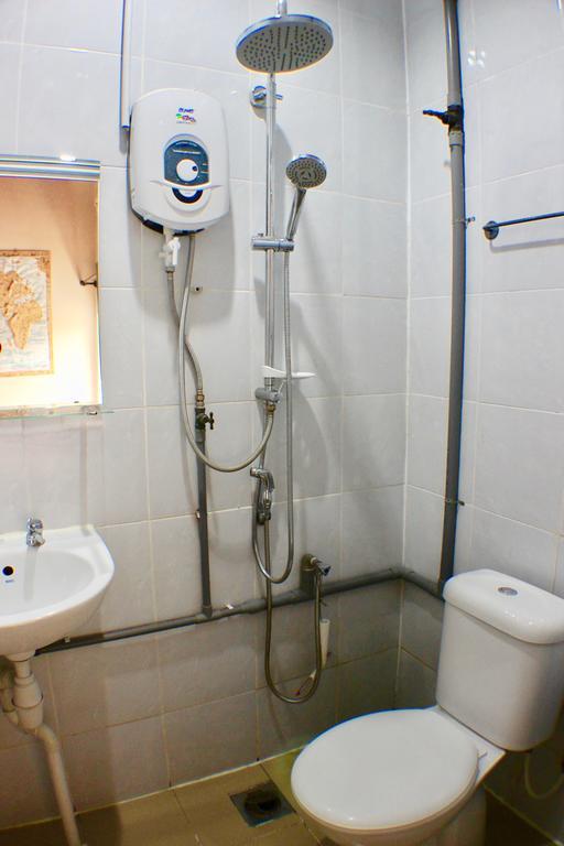 Birdnest Guesthouse, Gaia Rooftop Cafe Куала Лумпур Екстериор снимка