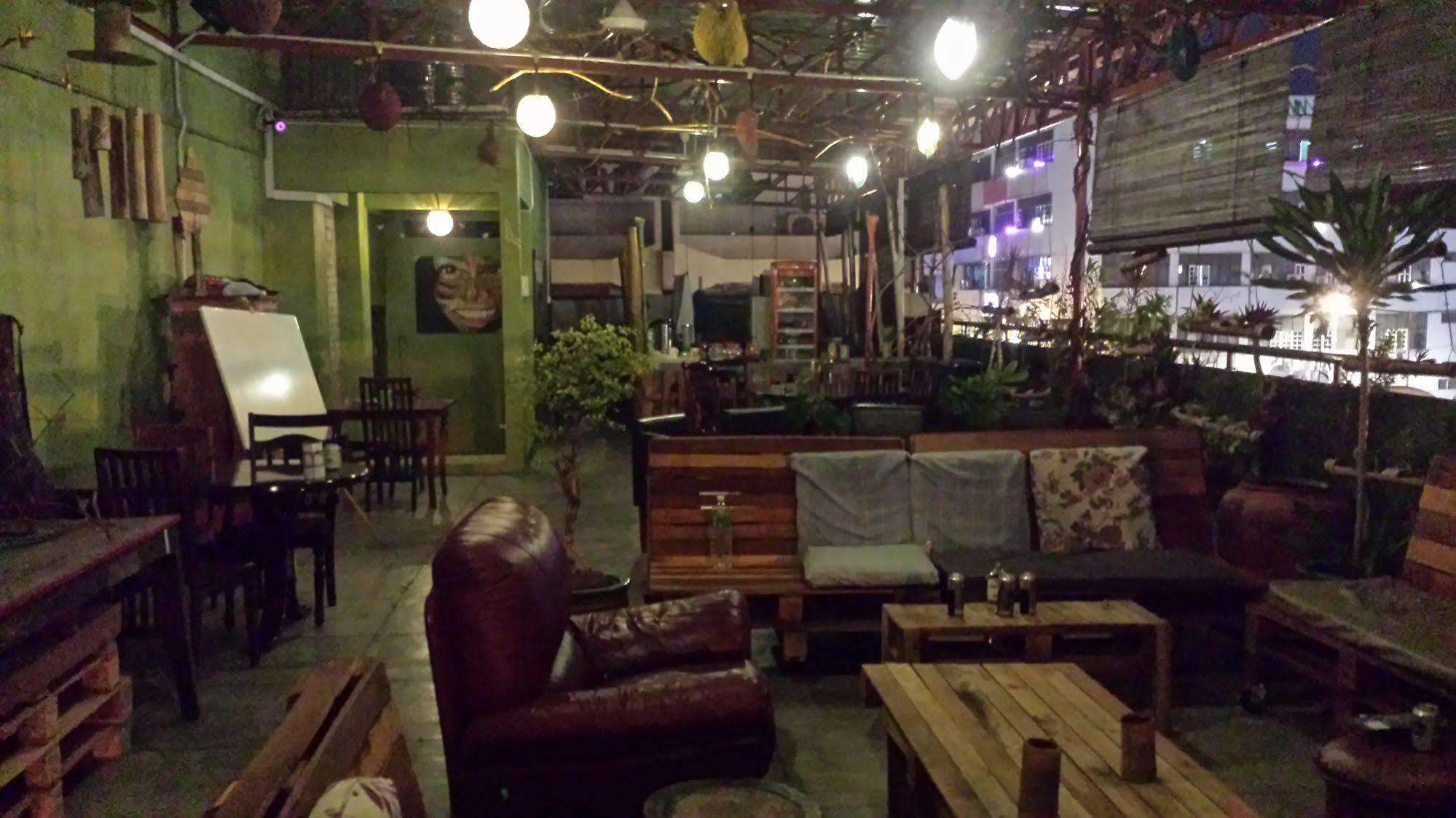 Birdnest Guesthouse, Gaia Rooftop Cafe Куала Лумпур Екстериор снимка