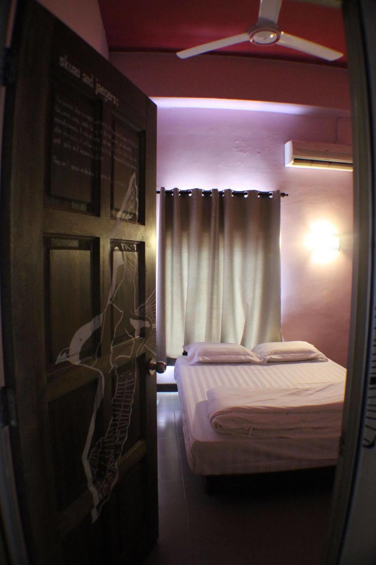 Birdnest Guesthouse, Gaia Rooftop Cafe Куала Лумпур Екстериор снимка