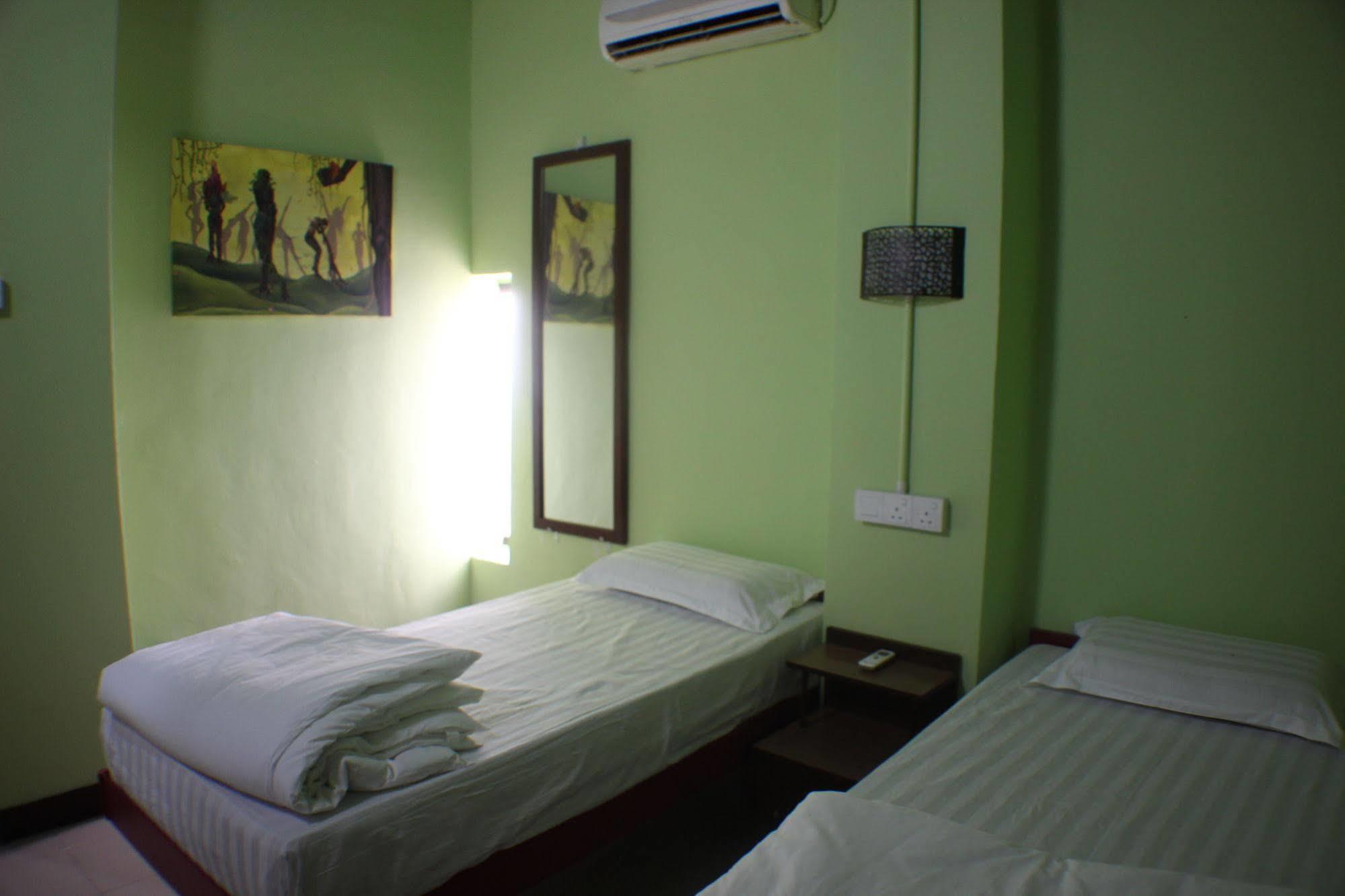Birdnest Guesthouse, Gaia Rooftop Cafe Куала Лумпур Екстериор снимка