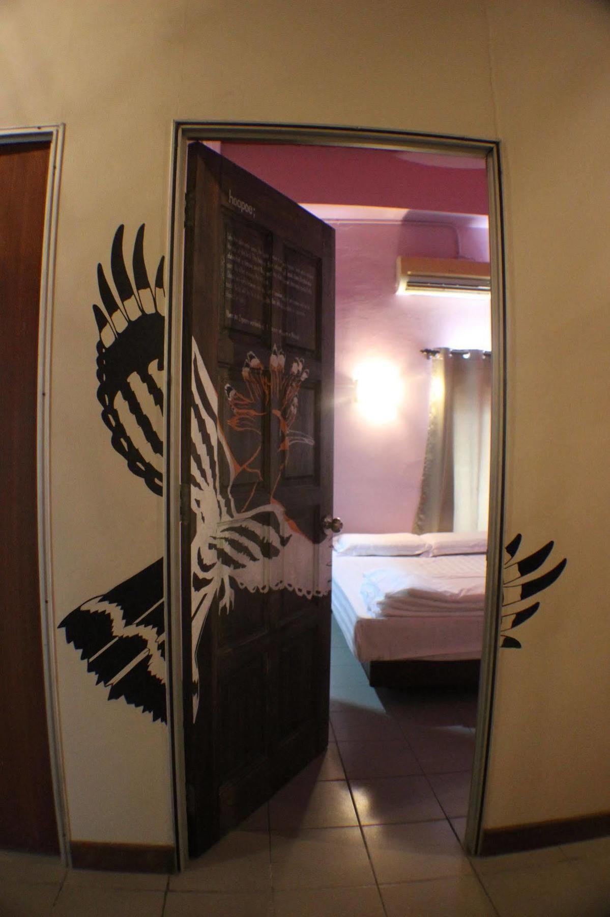 Birdnest Guesthouse, Gaia Rooftop Cafe Куала Лумпур Екстериор снимка