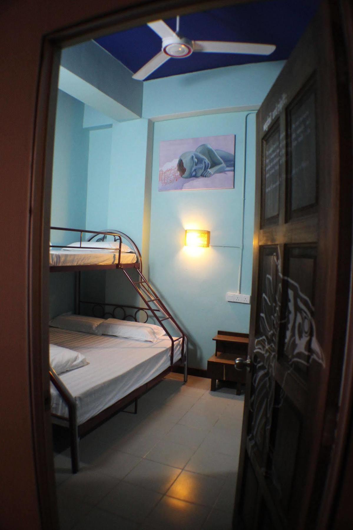 Birdnest Guesthouse, Gaia Rooftop Cafe Куала Лумпур Екстериор снимка