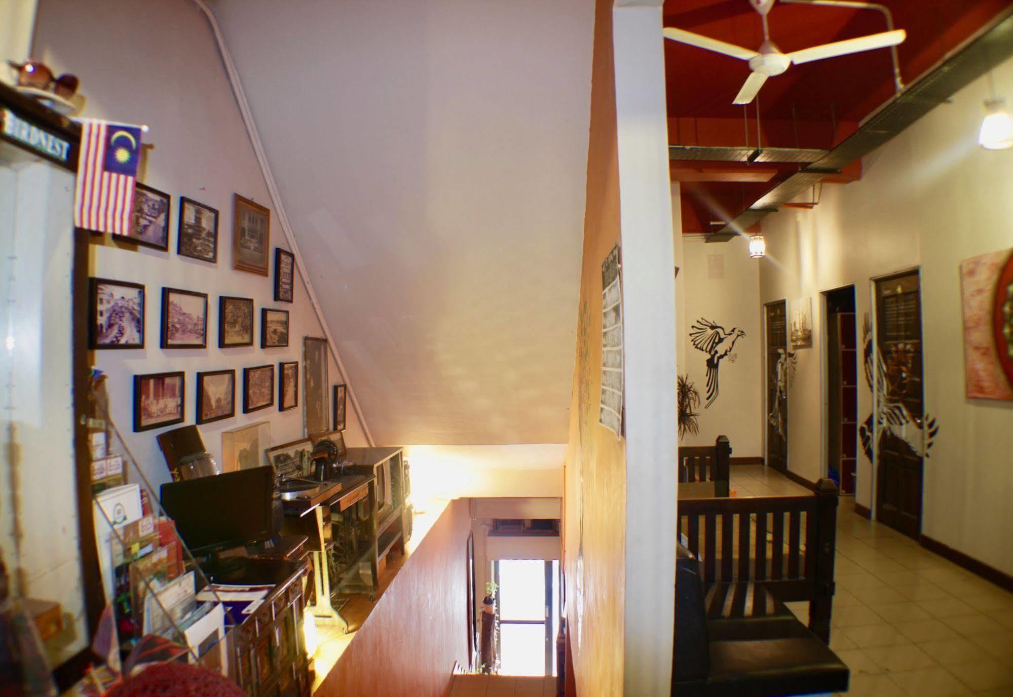 Birdnest Guesthouse, Gaia Rooftop Cafe Куала Лумпур Екстериор снимка